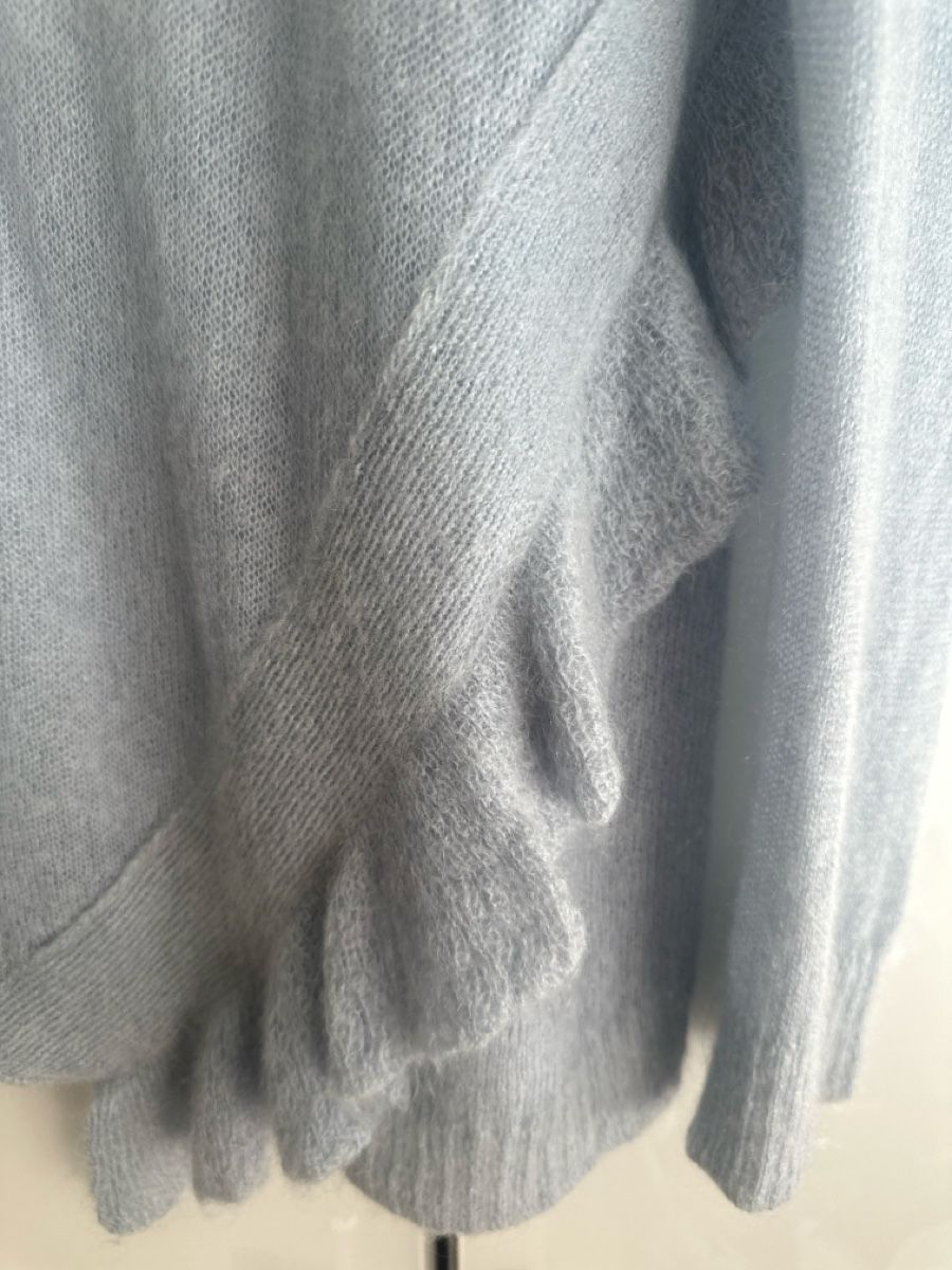 Prada Pulls & Sweat-shirts: Pullover Prada hellblau Grösse M mit Rüschen – D'occasion à Zürich par bea_5268 2