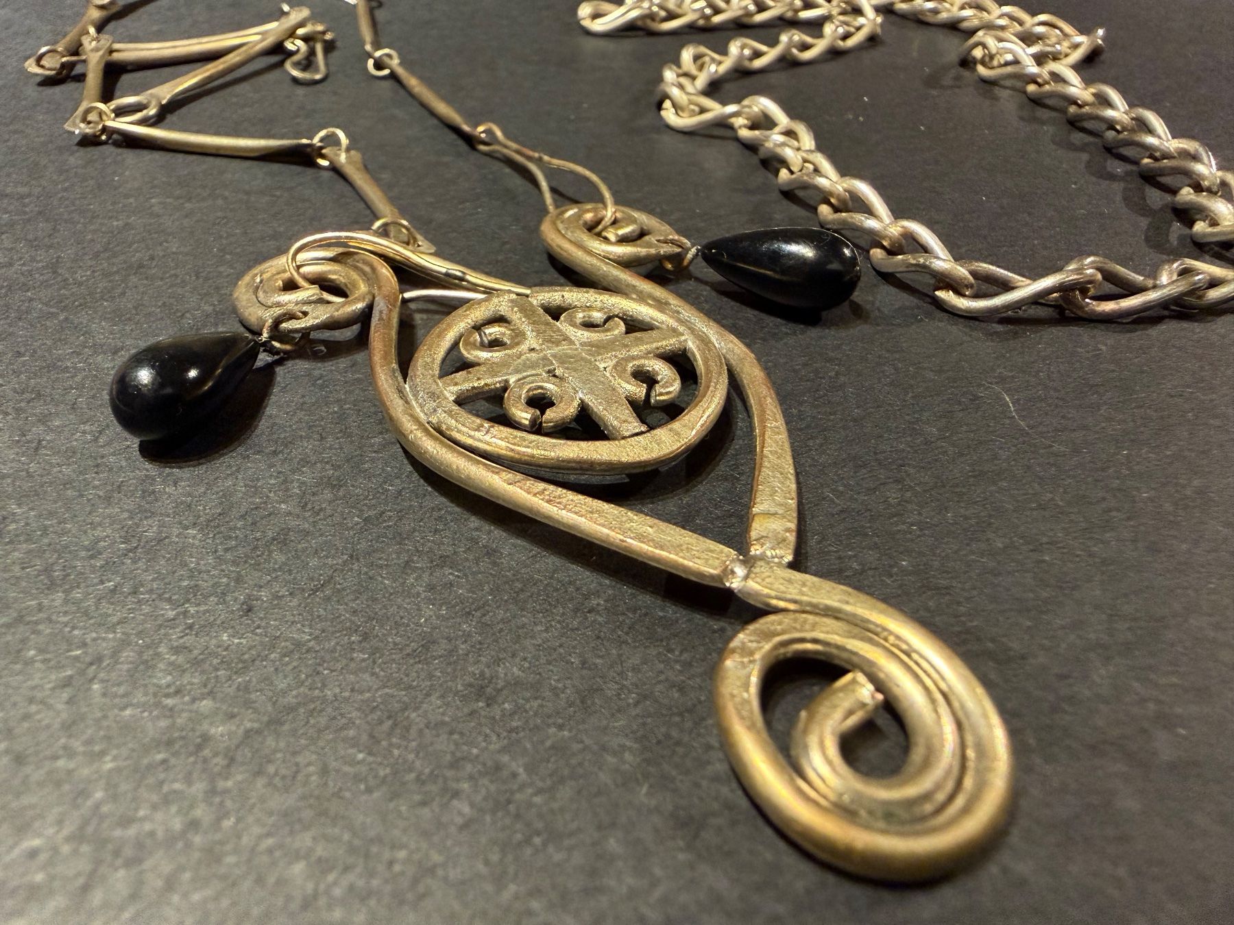 Catenine: Kette mit Münze und im Ethnostyle – Usato da Thun venduto da Astralbern 1