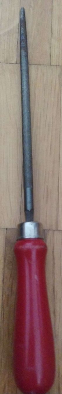 Alle Werkzeuge: Feile mit rotem Holzgriff - 25 cm - – Neu (gemäss Beschreibung) aus Zürich von 1-2-3-Kaufen 2