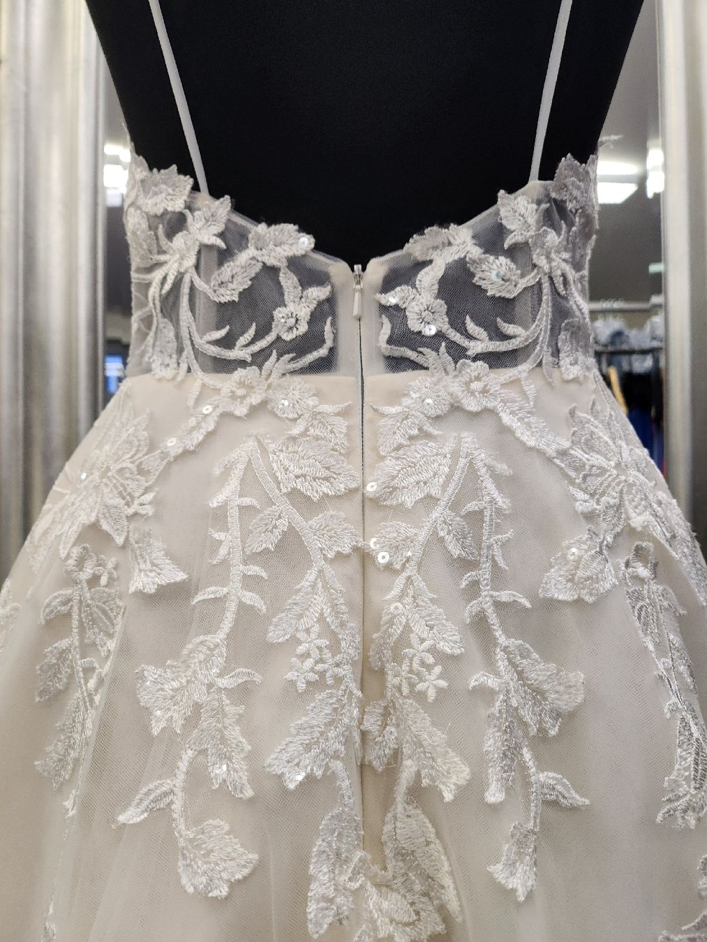 Kleider: Brautkleid – Neu (gemäss Beschreibung) aus Uster von VMT. 6