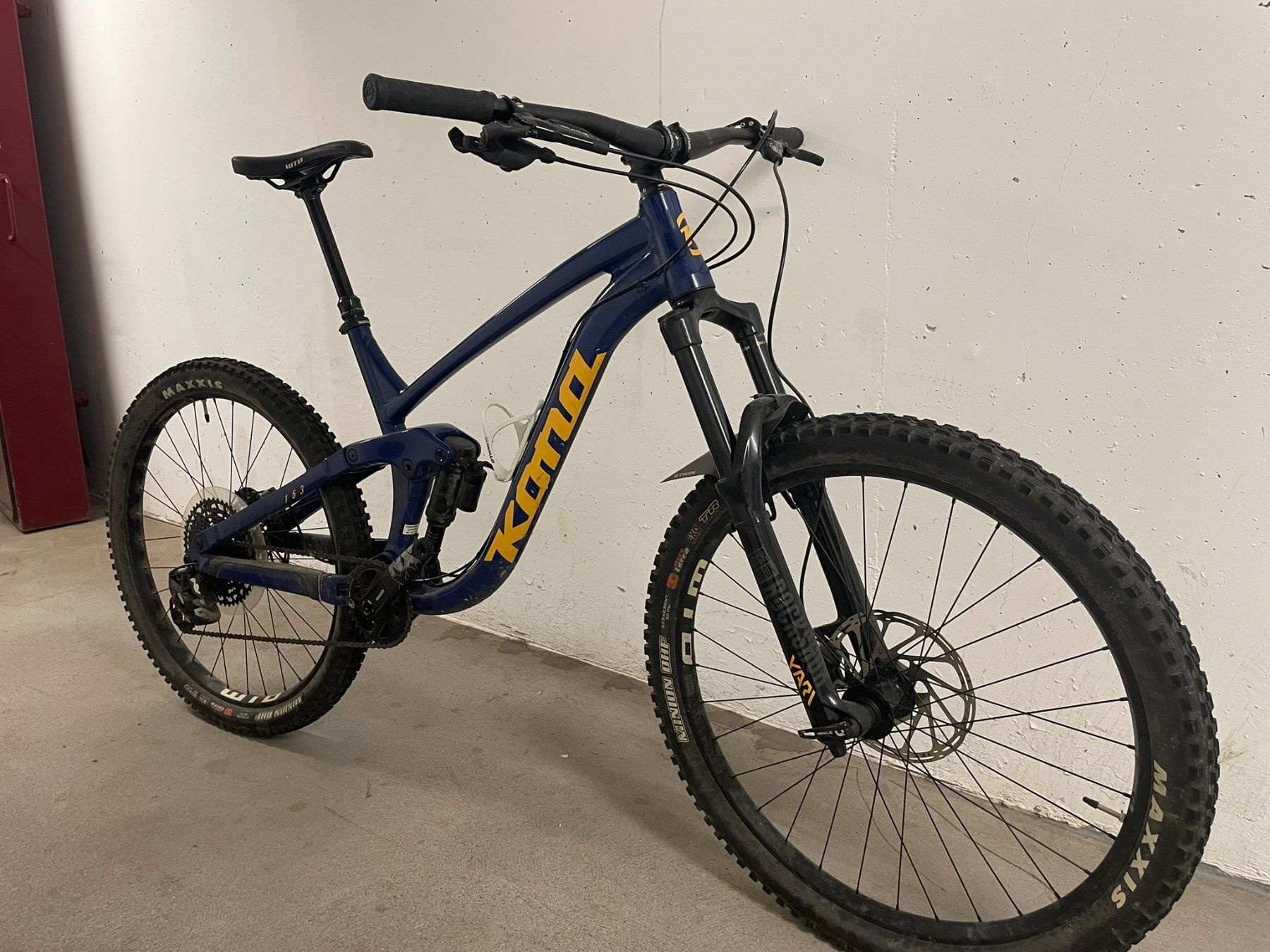 Kona Biciclette: KONA PROCESS 153 DL 27,5" Grösse L – Usato da Laufen venduto da domhe