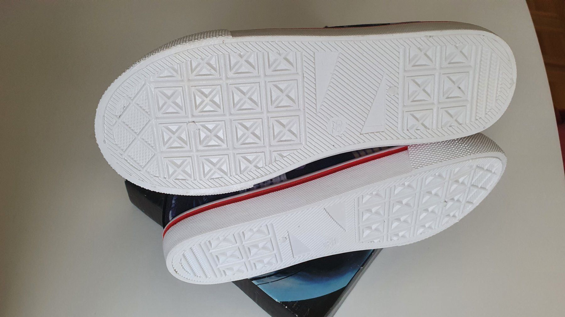 Chaussures garçon: Chaussures starwars pointure 32 – Neuf avec emballage d'origine à Prilly par RoDyRe 2