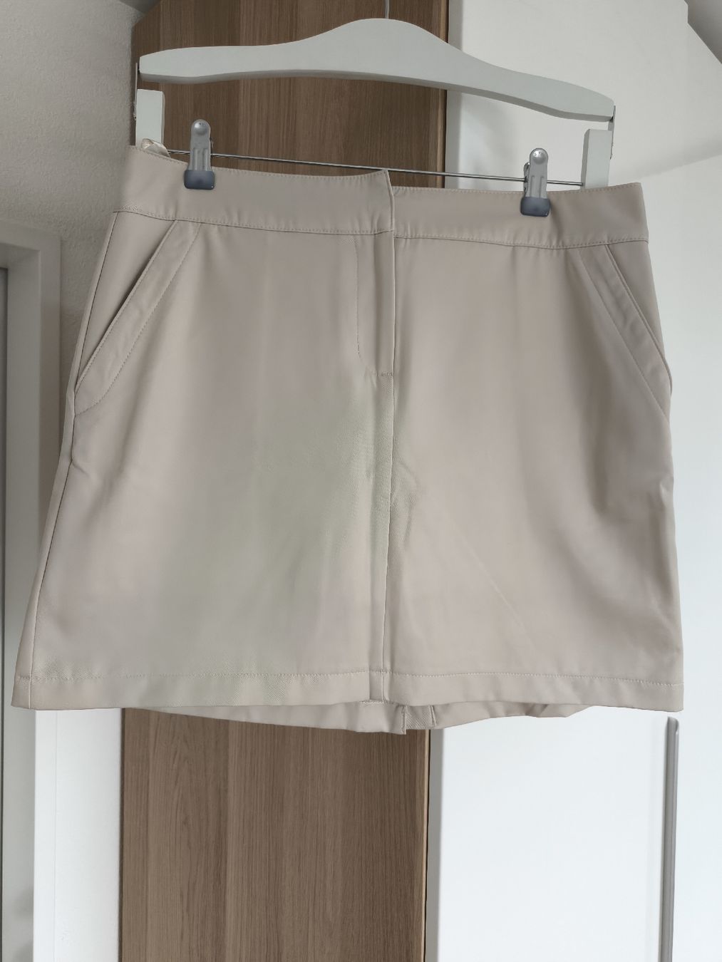 Röcke: Izod Golf Rock, Gr. 38, beige – Gebraucht aus Niederrohrdorf von yan_zkz6