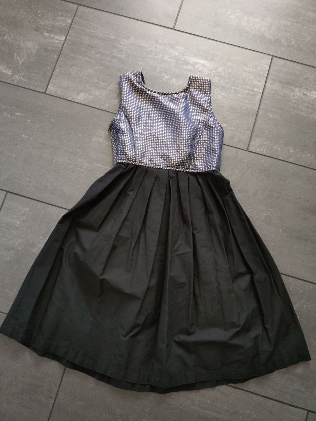 Vestiti & Gonne: Dirndl von AlmandaTrachten Gr. 152 – Usato da Mönchaltorf venduto da Kafibohne26 6