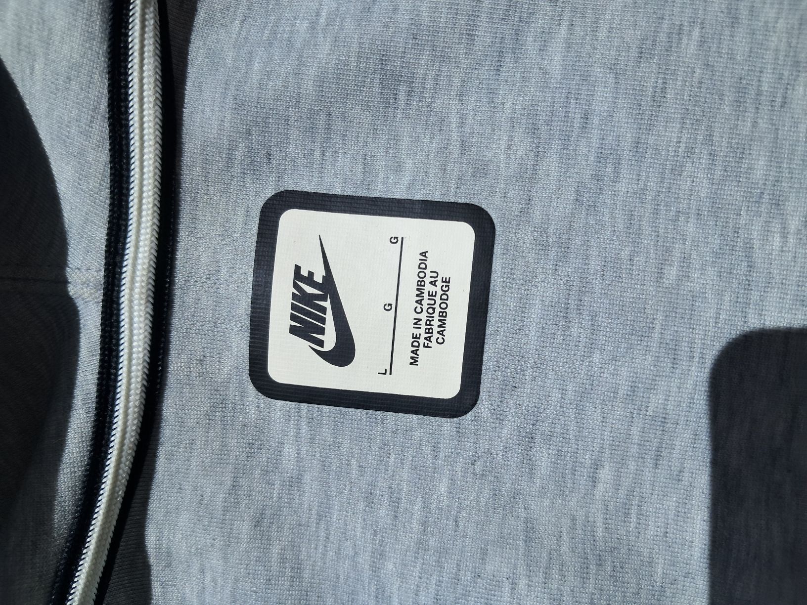 Nike Pulls & Sweat-shirts: Nike Tech Fleece Kapuzenpulli grau  – D'occasion à Biel/Bienne par sof_yx5y 3