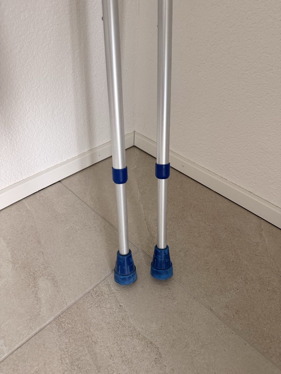 Appareils médicaux: Krücken blau – D'occasion à Dübendorf par elisa_kh 2