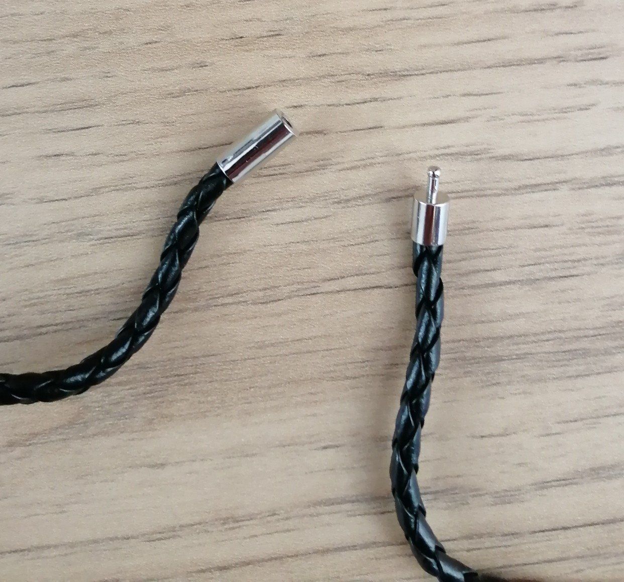Bracciali & Braccialetti: Einfaches Kunstleder-Armband oder Halskette – Nuovo e nell'imballaggio originale da Bern venduto da Prasolux 1