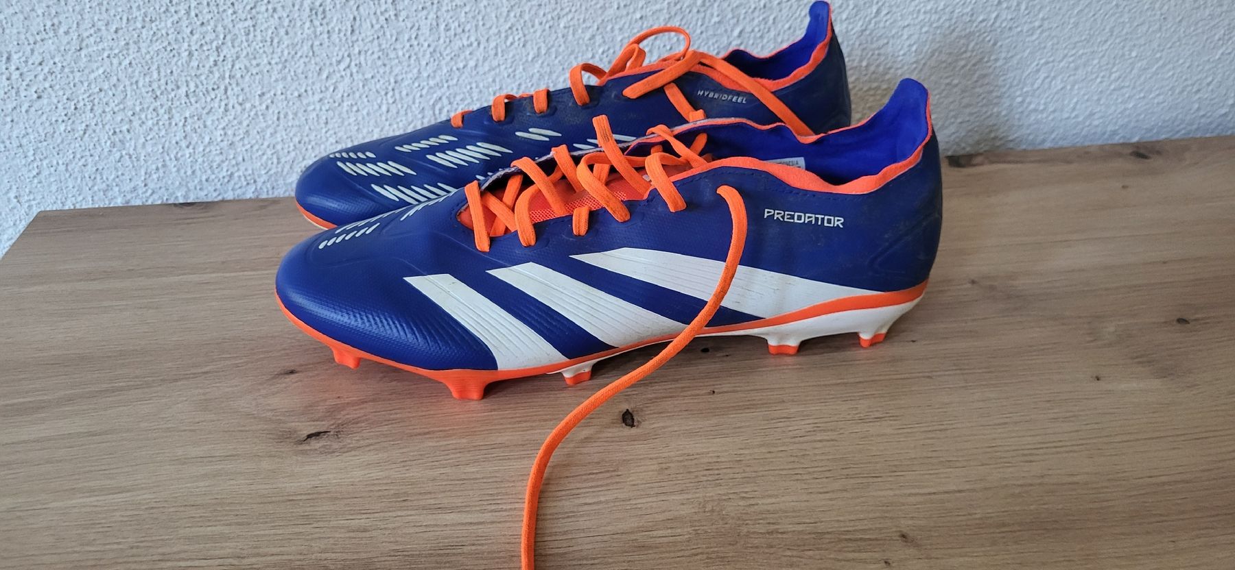 Chaussures hommes: Fussball Schuhe gr 44,5 – D'occasion à Biglen par Angel800