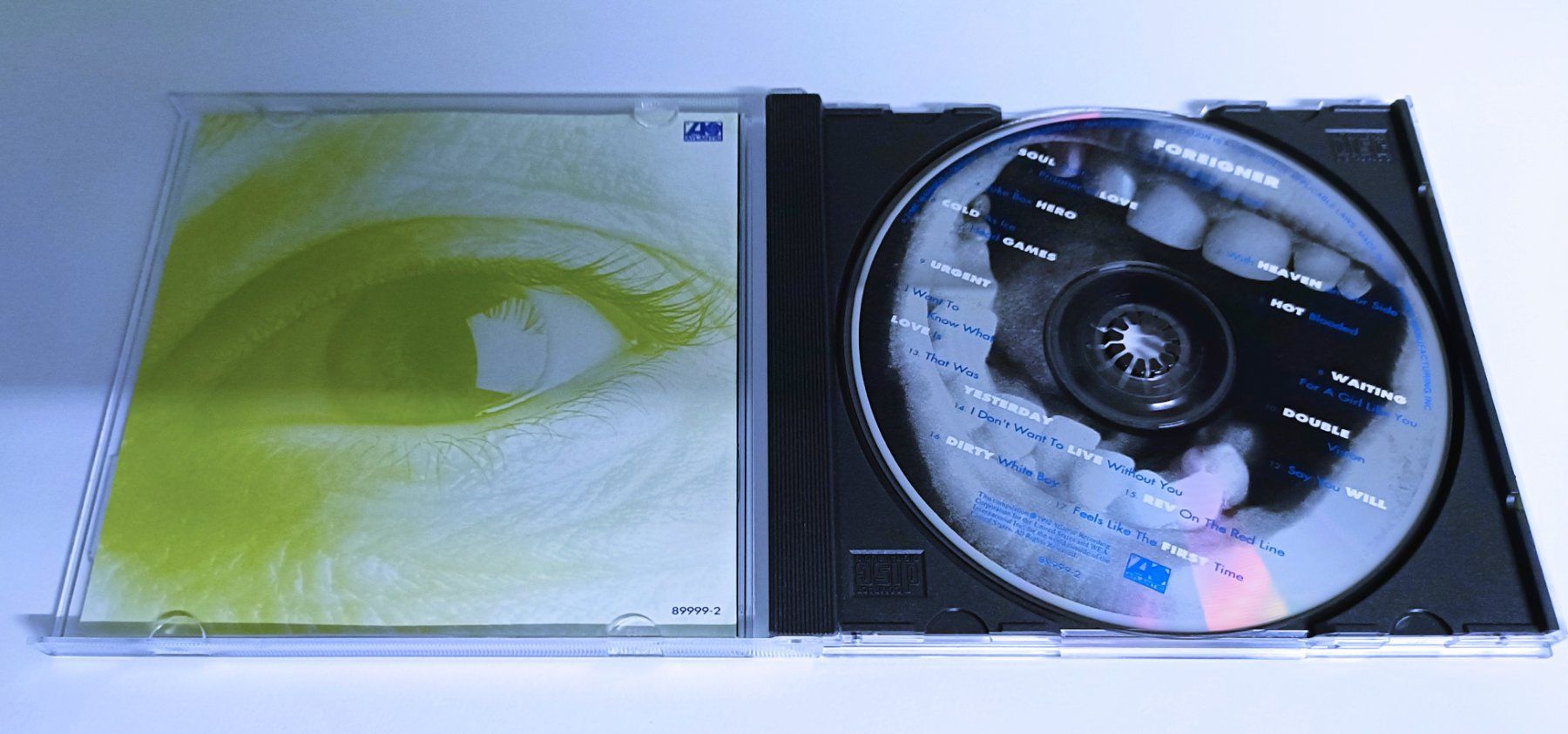 CD: FOREIGNER-THE VERY BEST and Beyond | CD - R3 – Usato da Köniz venduto da Listeningthings 1