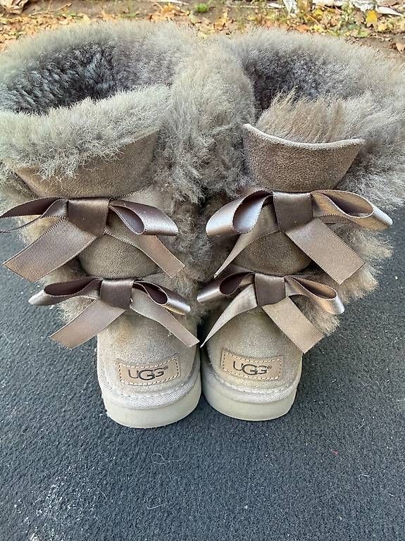 Ugg Damenschuhe: UGG Bailey Bow II Gr. 37 – Gebraucht aus Zürich von bil_s7tp 1