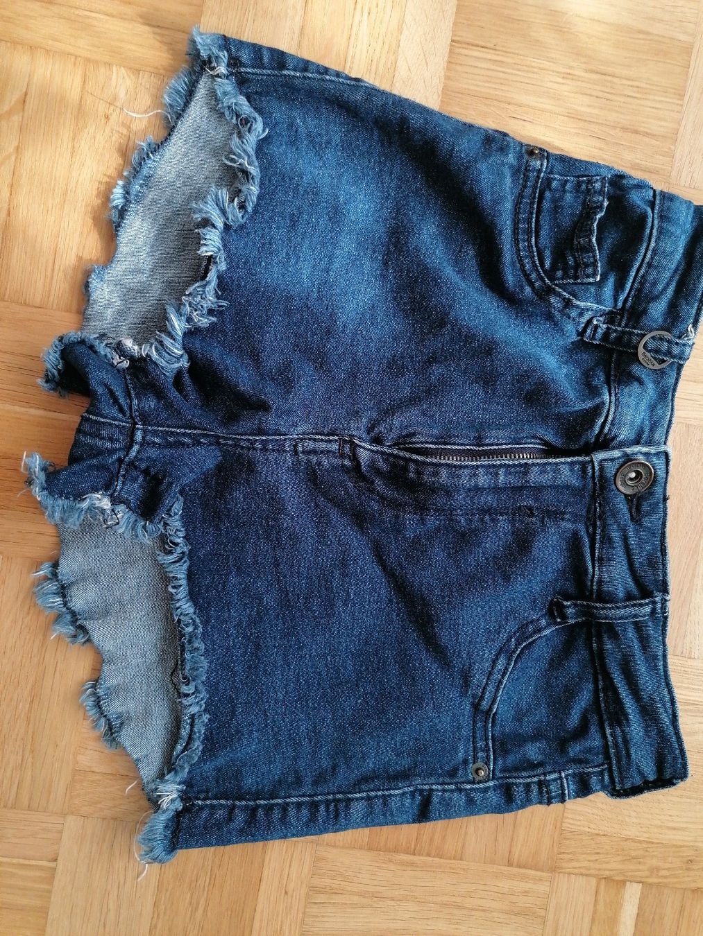 Bershka Hosen: Coole Destroyed Jeans Shorts Gr. 34 – Gebraucht aus Dübendorf von an_nk8z