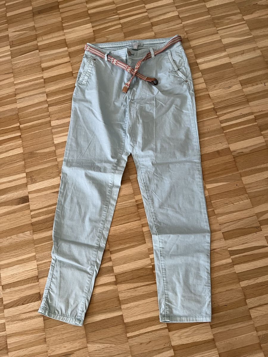 Esprit Pantaloni: Hose mit Gurt  – Nuovo (secondo la descrizione) da Schliern b. Köniz venduto da medion3098