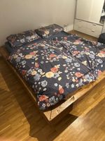 Letto matrimoniale in legno  massiccio 180x200cm buono 