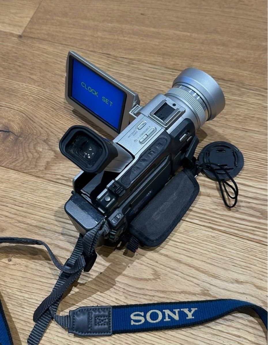 Sony Videocamere: Sony DCR-TRV20E MiniDV Digital Handycam – Difettoso da Bern venduto da gos_v7yj 1