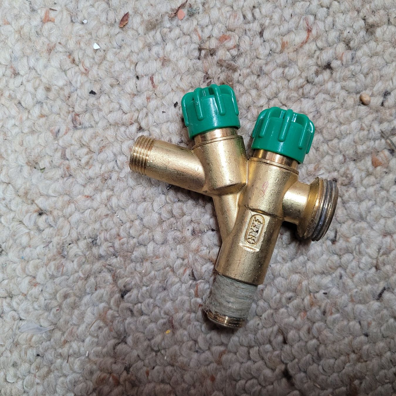 Rubinetteria: Robinet 3/8 x 3/4 x 3/8 – Nuovo (secondo la descrizione) da Bionnens venduto da Meg011
