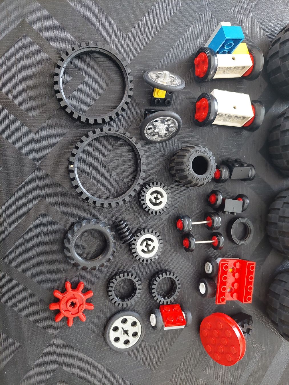 Lego Spielzeuge: Div. Lego Räder – Gebraucht aus Zetzwil von sti_x9xf 2