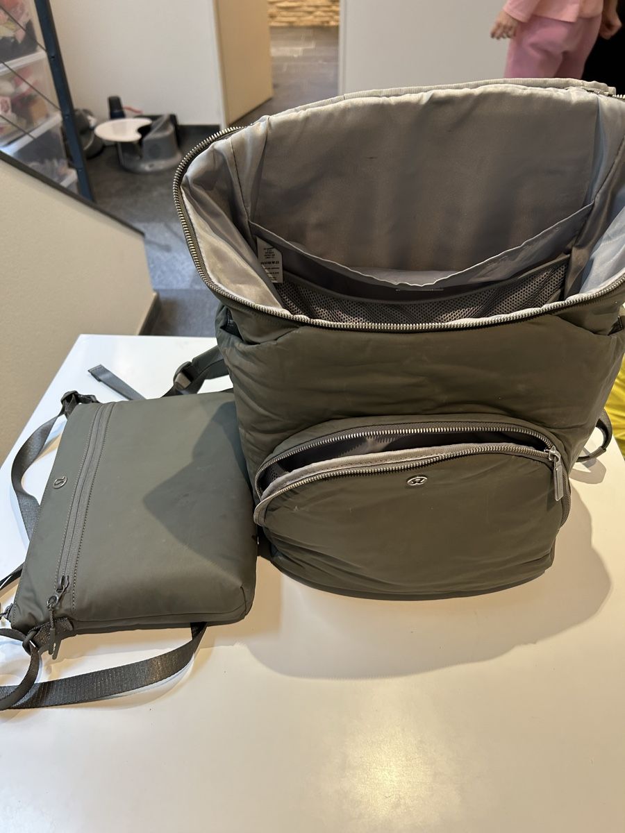 Lululemon Zaini: Lululemon New Parent Backpack 17L - Windelrucksack – Usato da Maur venduto da Sumehra 1