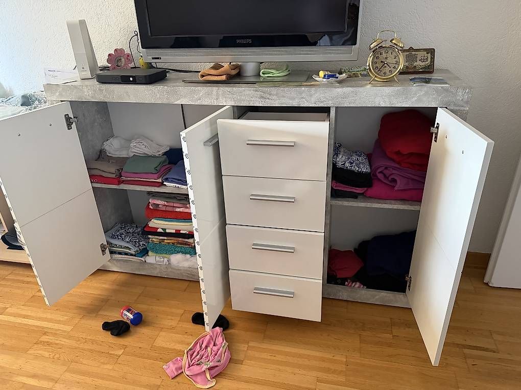 Mobili TV: Jolie commode - meuble TV à vendre  – Usato da Delémont venduto da eng_lsm2 1
