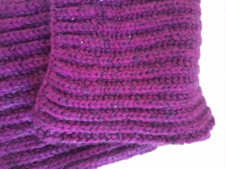 Schlauchschal selbstgestrickt bordeaux mit Glittereffekt