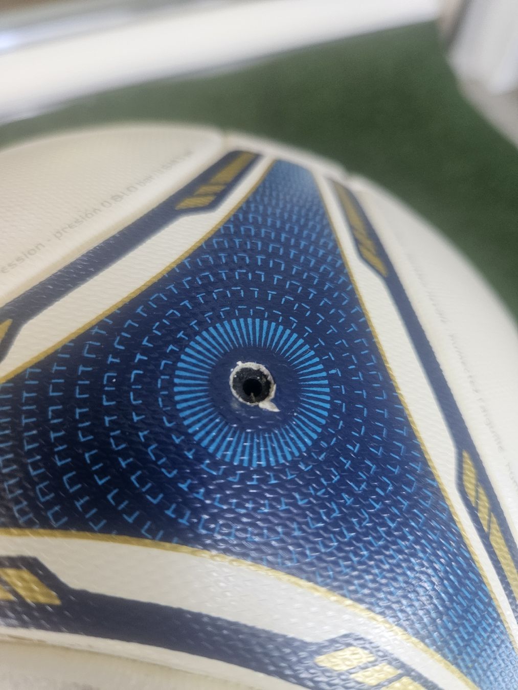 Adidas Bälle: Adidas Tango 12 Official Matchball  – Gebraucht aus Emmenbrücke von TopGato 3