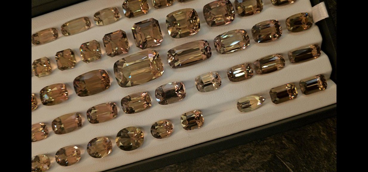 Pietre preziose: Csarite,Diaspore Lot, – Nuovo e nell'imballaggio originale da Wolhusen venduto da toni079 1