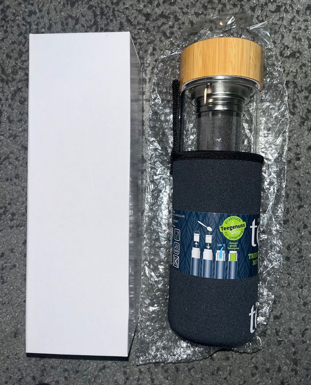 Borracce & Thermos: Teestube Trinkflasche mit Teefilter – Nuovo e nell'imballaggio originale da Au ZH venduto da Comeback_Q 2