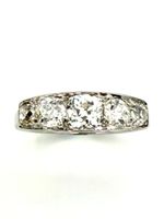 Bague "Jarretière" en or blanc 18K et diamants (1.30ct)