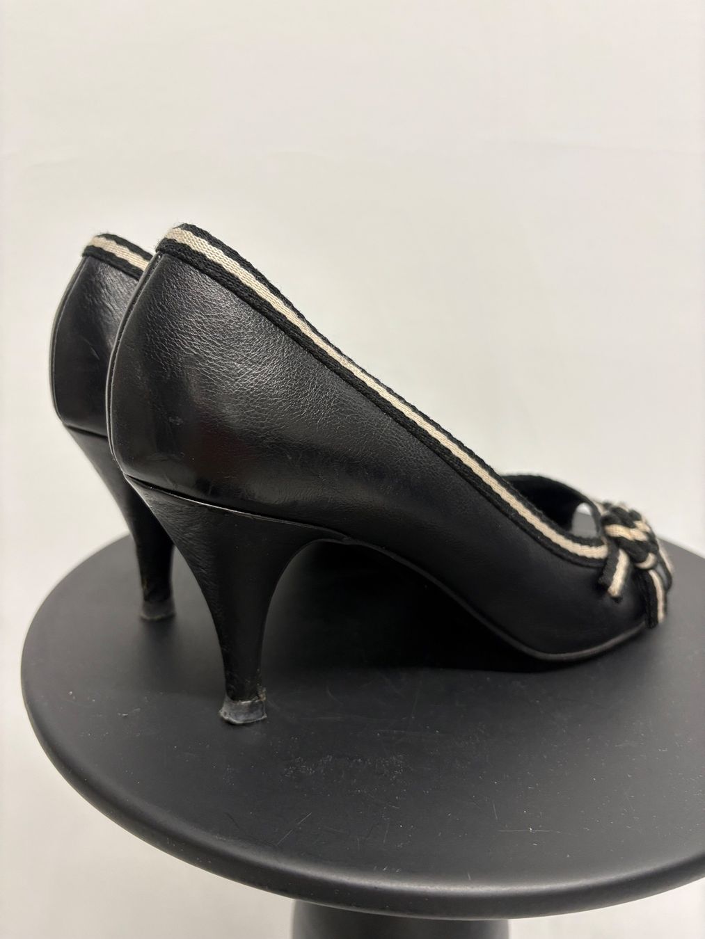 Bally Scarpe da donna: Bally Peeptoe Pumps 38 schwarz Leder – Nuovo (secondo la descrizione) da Regensdorf venduto da secondchancefashion 6
