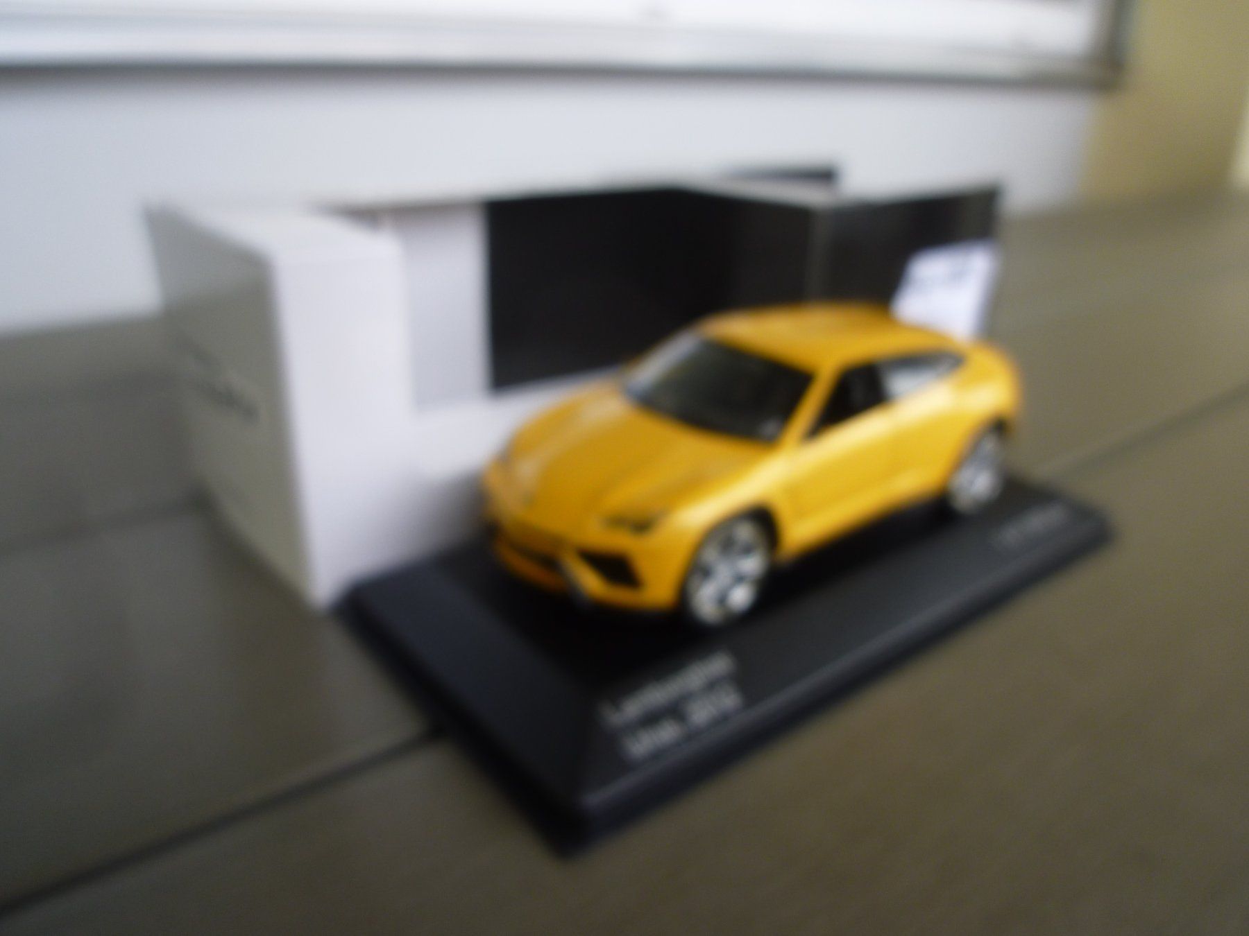 Lamborghini Modellini d'auto: Lamborghini Urus (2012) – Nuovo e nell'imballaggio originale da Flawil venduto da Imperiosud 6