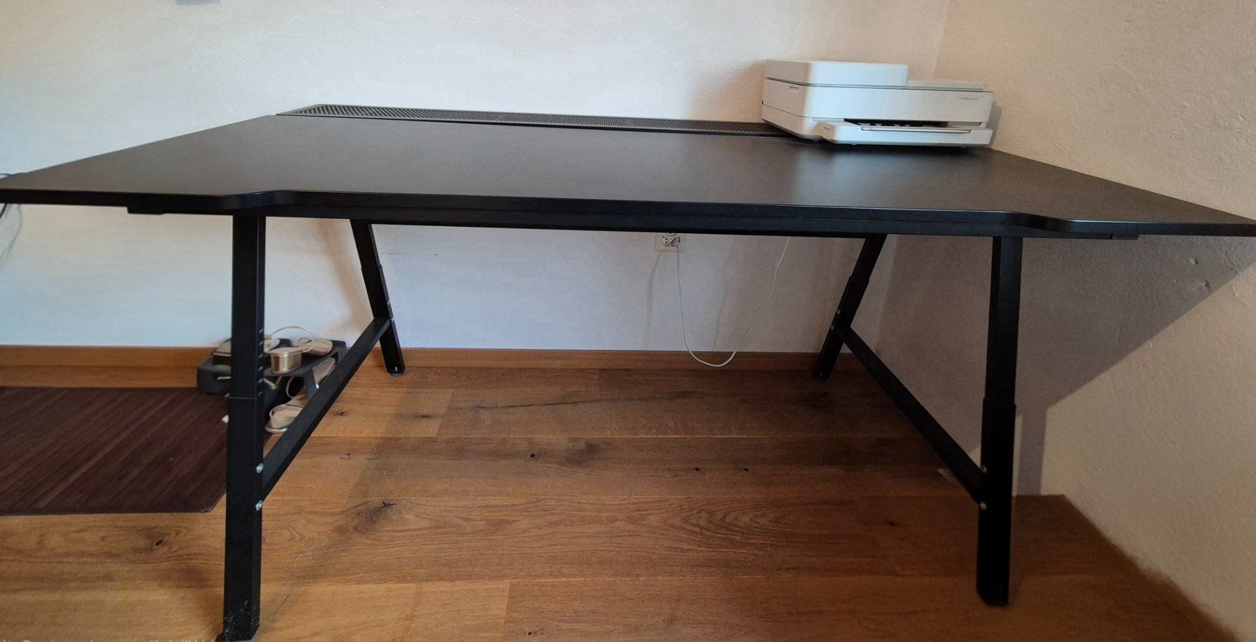 Conforama Bureaux: Scrivania da ufficio/gaming – D'occasion à Riva San Vitale par eli_28v2