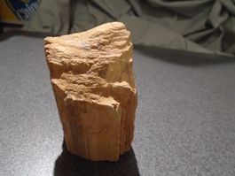 Stein hellbraun, verschiedene Schichten