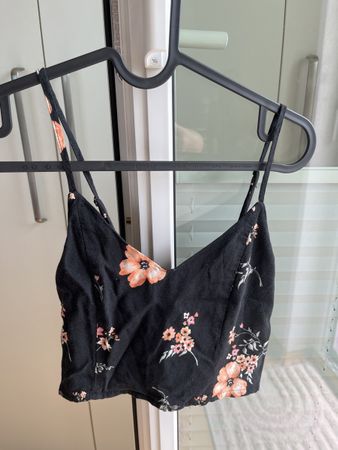 Blumiges Sommer Crop Top mit Schleife am Rücken