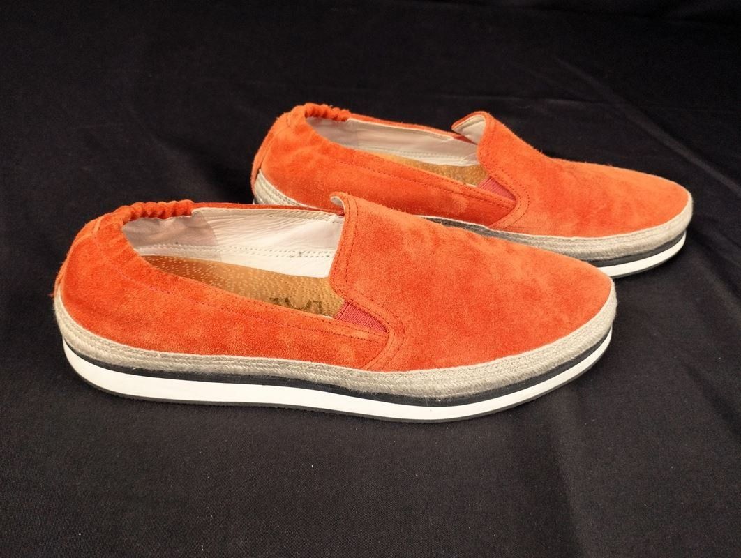 Prada Damenschuhe: PRADA Slipper Gr. 37½ – Gebraucht aus Schübelbach von Restwert_Schubelbach 1