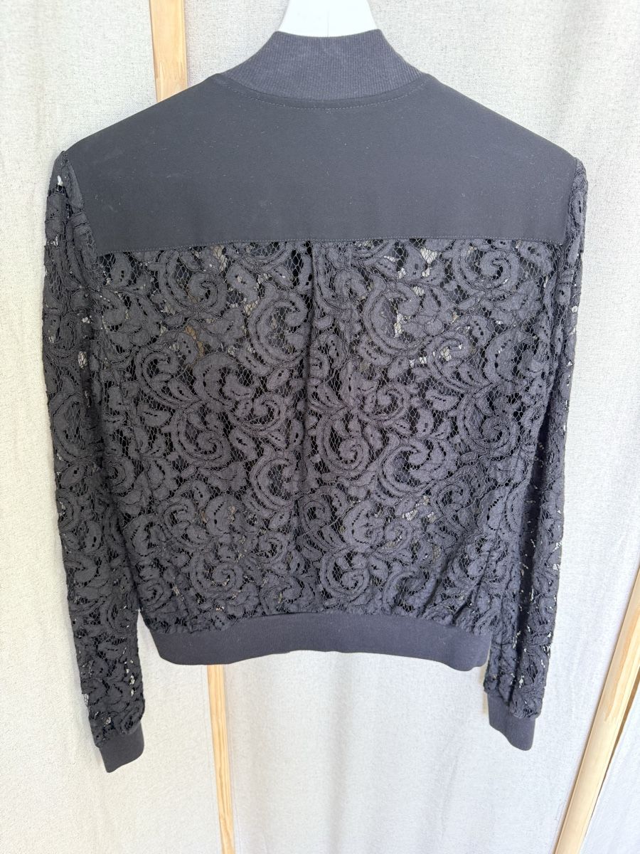 Giacche: BCBGMAXAZRIA Black Lace Bomber Jacket - Size Small! – Nuovo (secondo la descrizione) da Kilchberg ZH venduto da san_hs8y 1