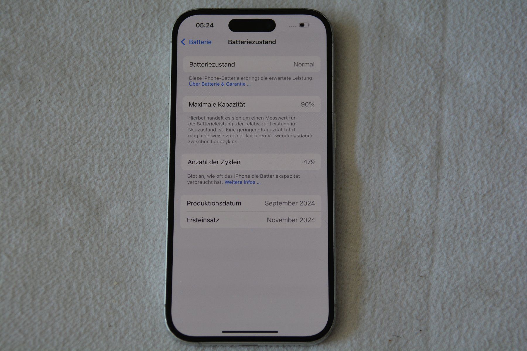 Apple Telefoni cellulari / Smartphones: Top: Iphone 16 128GB Weiss 479 Zyklen mit Backcoverschaden!! – Usato da Biel/Bienne venduto da Secondhand_Shop 2