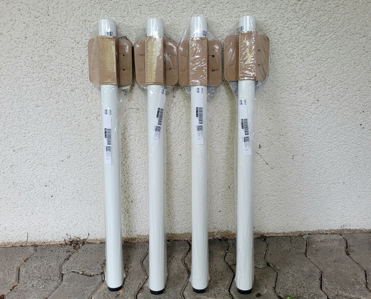 Ikea Sonstiges Mobiliar: IKEA, Tischbeine Adils, weiss, original verpackt – Neu und originalverpackt aus Unterengstringen von orpheo13