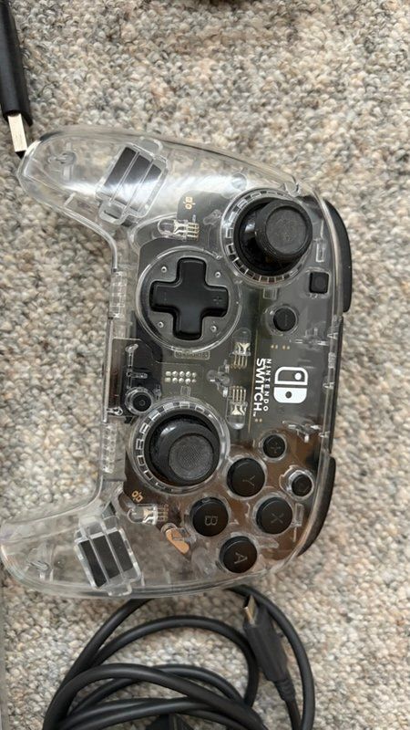 Nintendo Consoles: Nintendo Switch mit Zubehör – D'occasion à Wallisellen par 77433 2