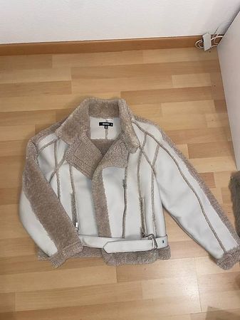Missguided Kunstlederjacke Gr. 34 beige Teddyfell Winterj...