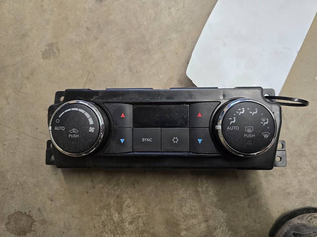 Alle Autoersatzteile: Dodge Ram 1500 Klimacontroller 09-10 – Gebraucht aus Grosswangen von LUNI_Classic_Cars