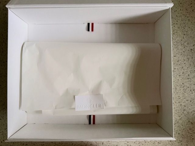 Tutte le decorazioni: 2 Moncler Boxen Neu – Nuovo (secondo la descrizione) da Dübendorf venduto da kerstinbrisbane 9