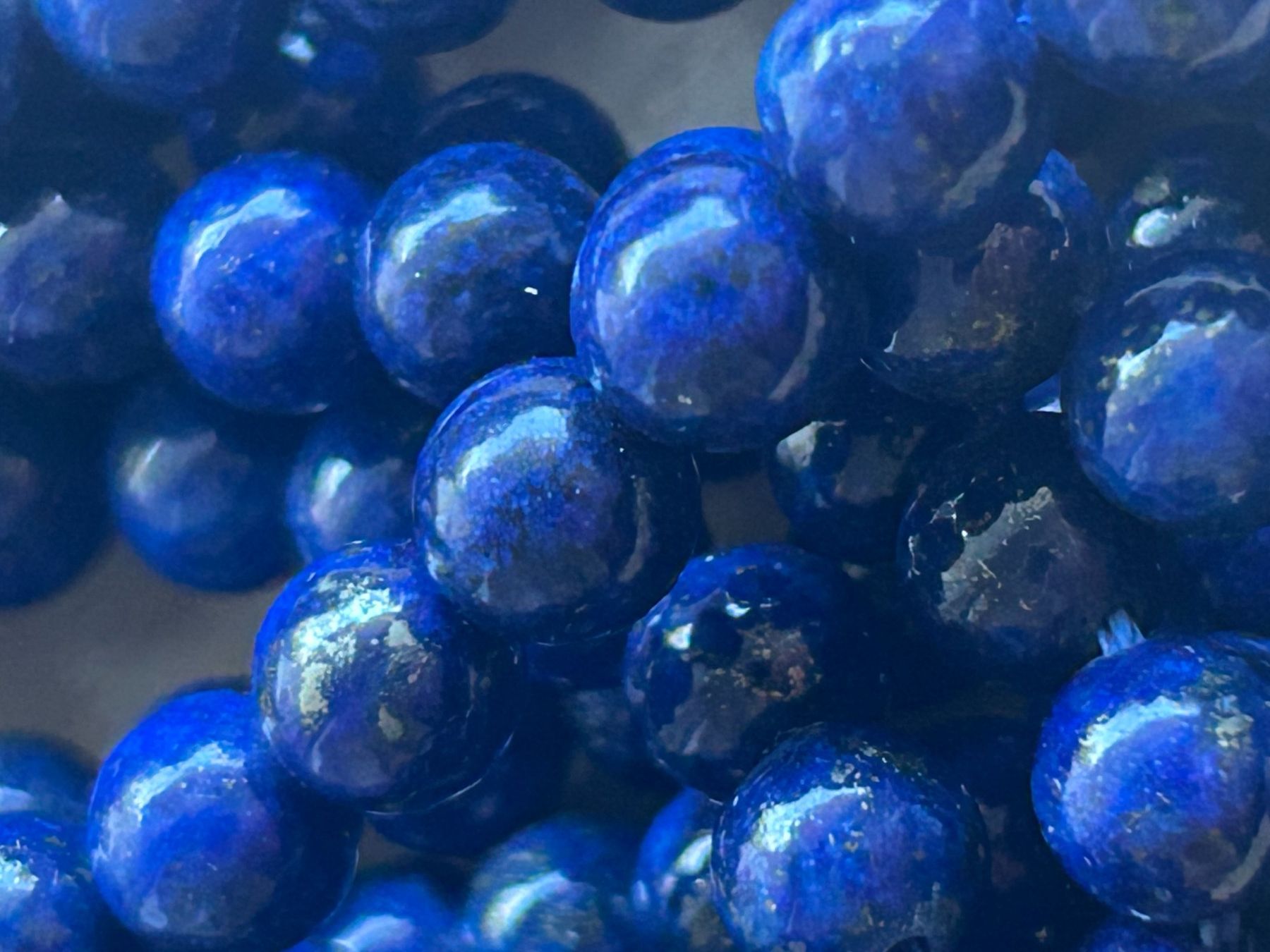 Minerali & Pietre curative: Strang echte Lapislazuli top level beads 6 mm – Nuovo e nell'imballaggio originale da Niederrohrdorf venduto da Ytobi
