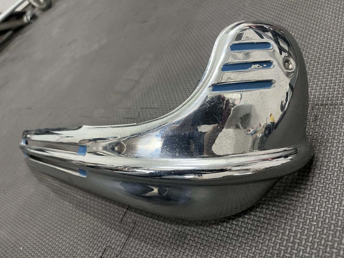 Vespa Tutti pezzi di ricambio per scooter: Vespa Faro Basso Backenschmuck – Nuovo (secondo la descrizione) da Thun venduto da Cpia 1