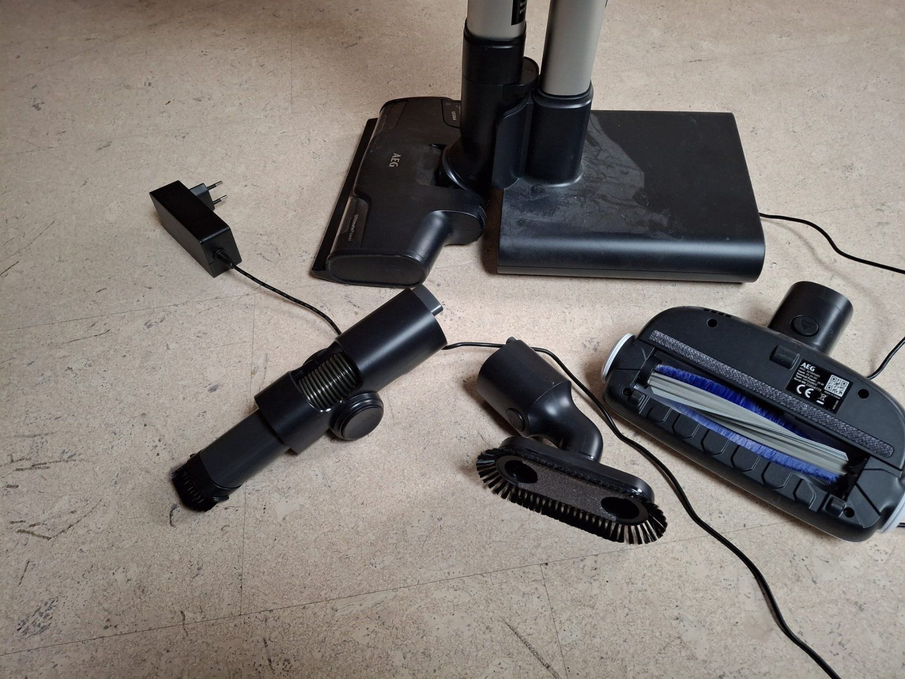 AEG Aspirapolveri & Accessori: Staubsauger AEG mit Akku – Usato da Horw venduto da tomacin 4
