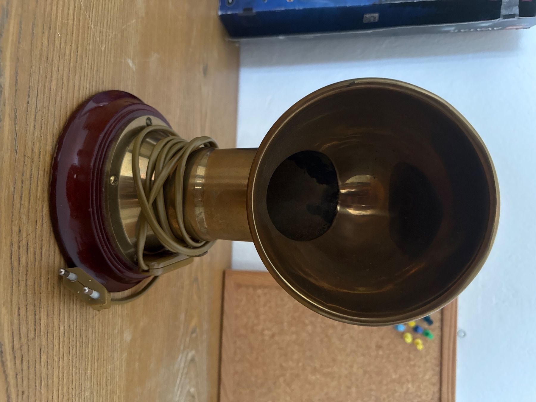Lampade: Vintage Lamp With Wooden Base – Usato da Cevio venduto da BiadiciT