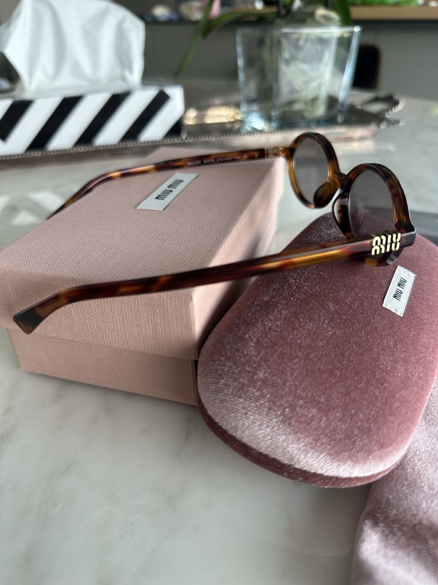 Miu Miu Occhiali & Lenti: Miu Miu Sunglasses  – Nuovo e nell'imballaggio originale da Meierskappel venduto da fhu_tt78 1