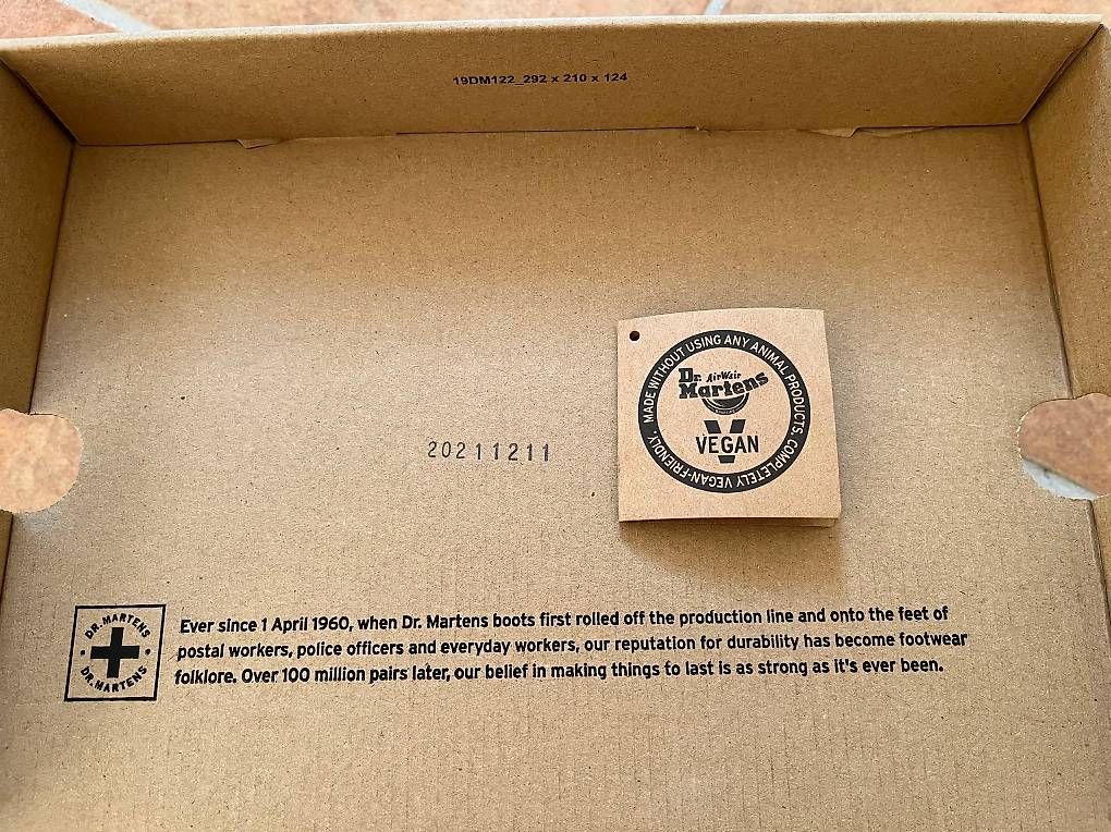 Dr. Martens Chaussures femmes: Doc Martens Vegan T36 neuve – Neuf (Voir description) à Chêne-Pâquier par mur_s296 2