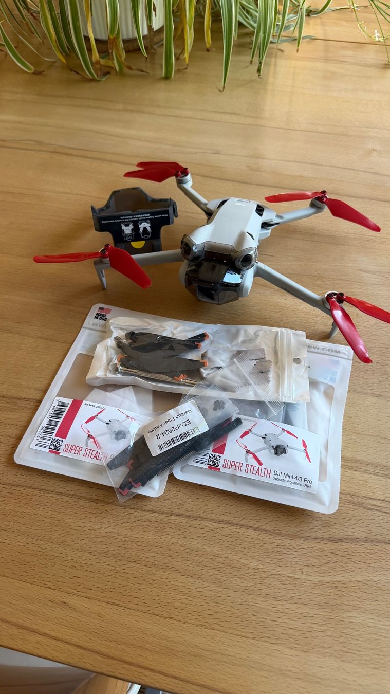DJI RC Modellbau: DJI mini 4 pro fly more combo – Gebraucht aus La Rippe von fluisier 2