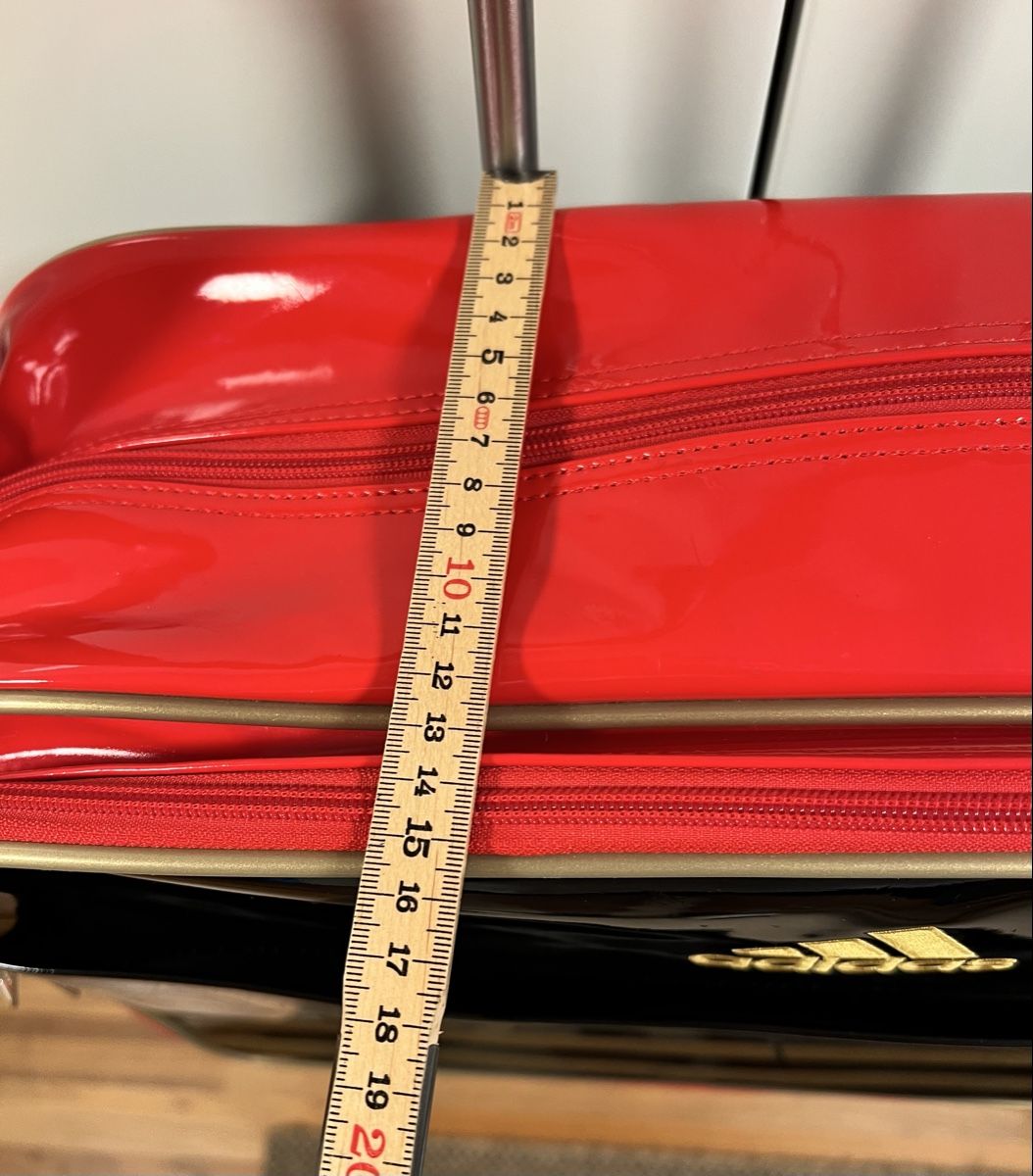 Adidas Taschen: Adidas Allzwecktasche Hochglanz  – Gebraucht aus Sevelen von Ritiplampi 4
