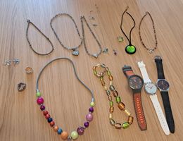 Schmuckset und Swatch-Uhren Sommer-Kollektion – top Zustand
