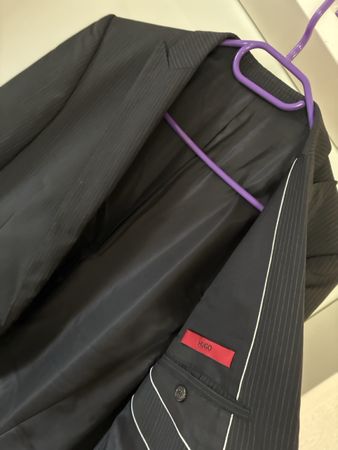 Costume Hugo Boss rayé noir taille S